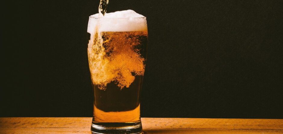 Prijzen alcohol weer gestegen: wat betaalt men voor een biertje?