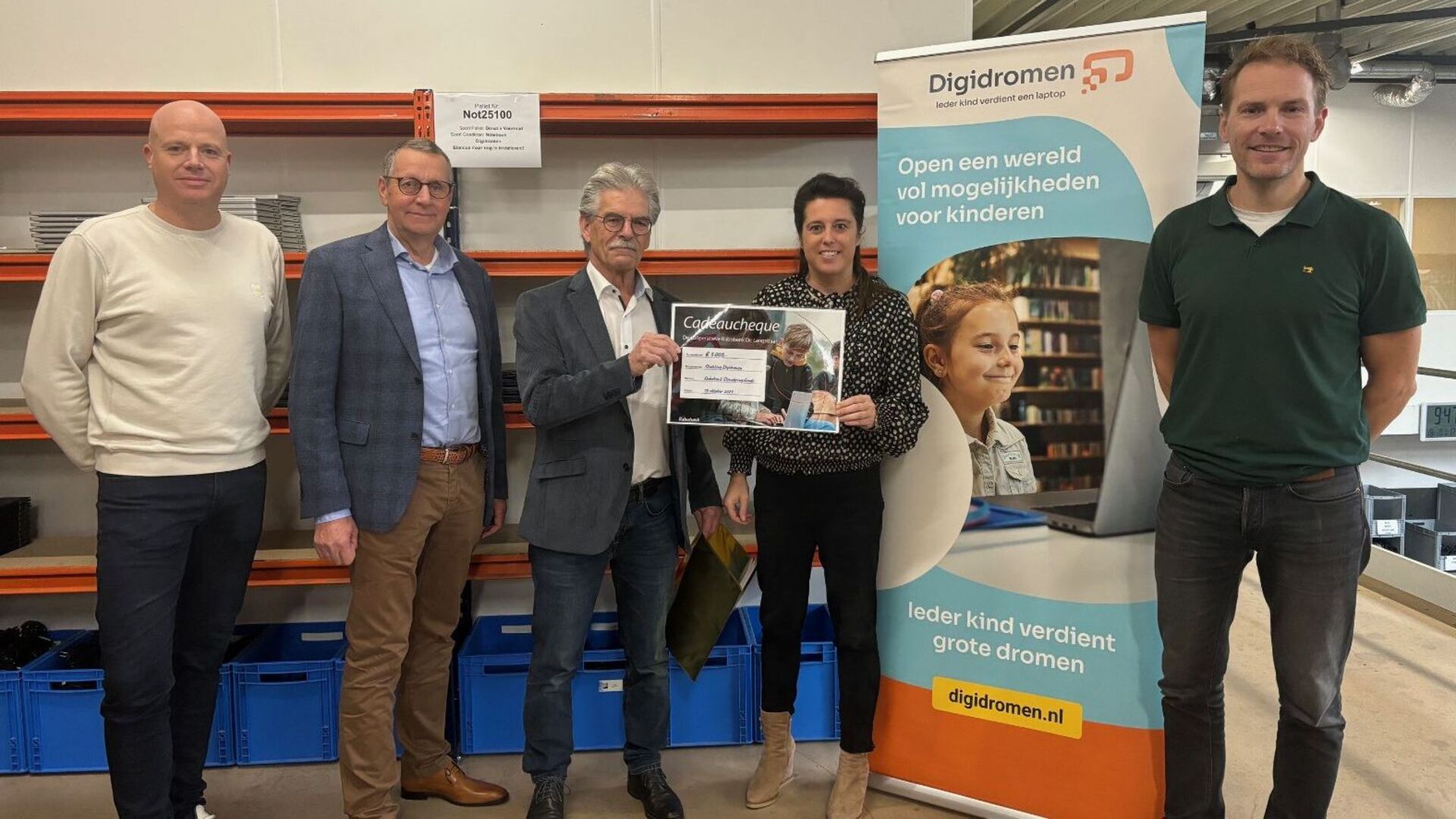 Digidromen ontvangt cheque van Rabobank Stimuleringsfonds in Waalwijk